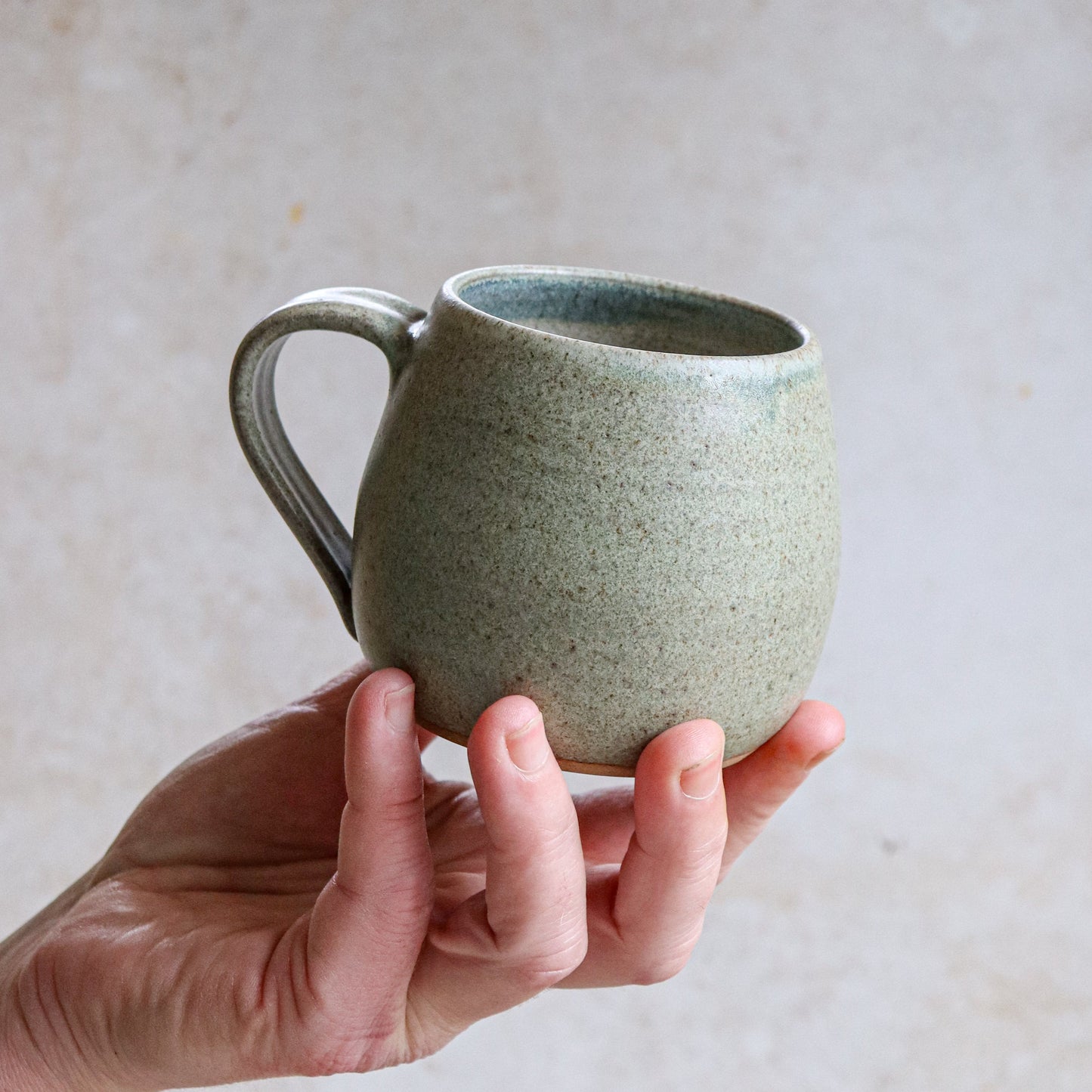 Stoneware 'curve' mug