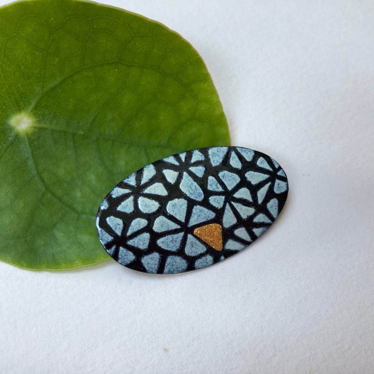 Enamel oval brooch - flower