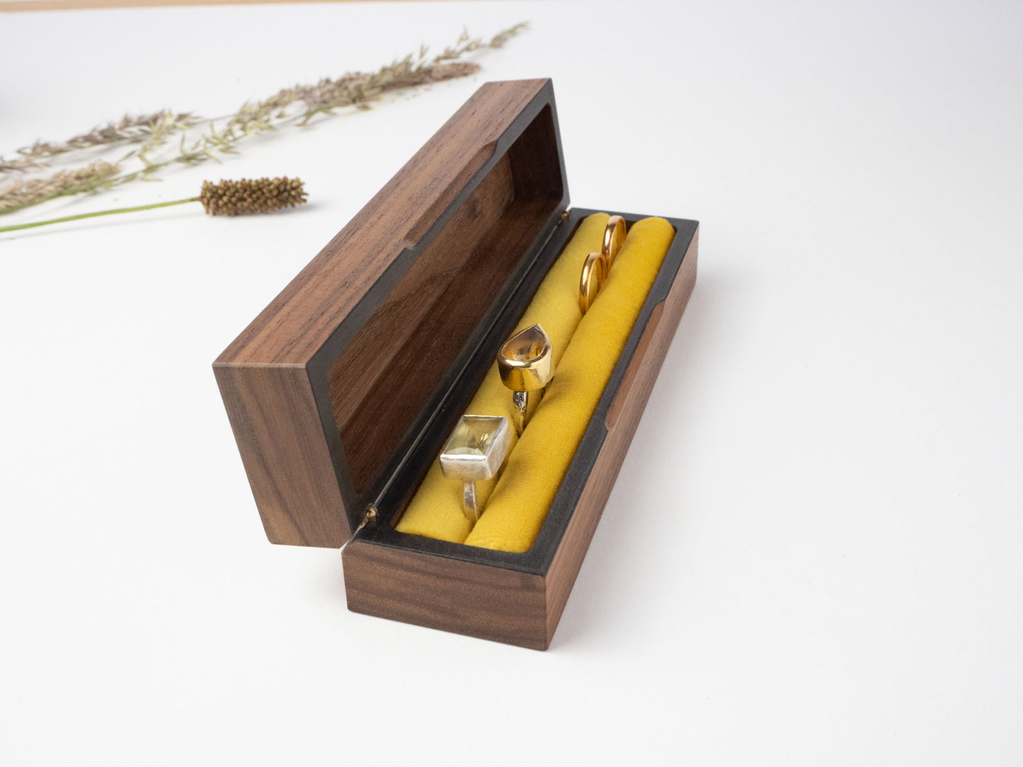 Vega Ring Holder 1