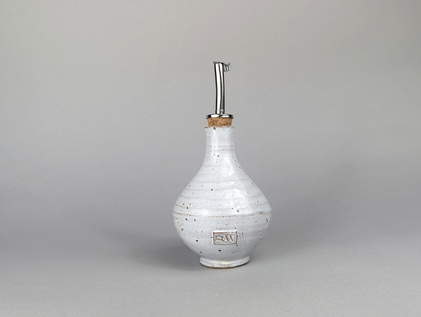 Oil pourer
