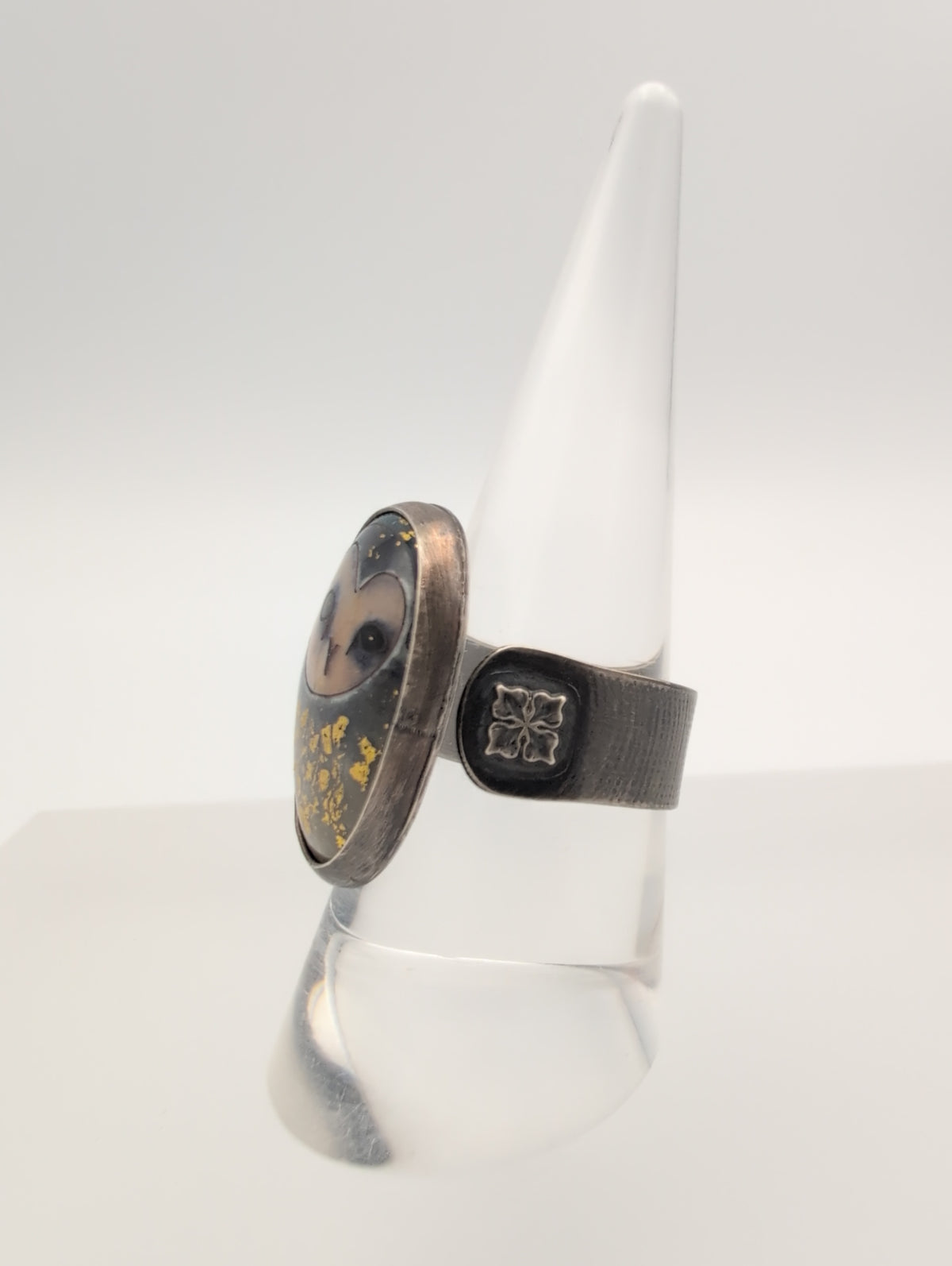 Enamel owl ring with spinel