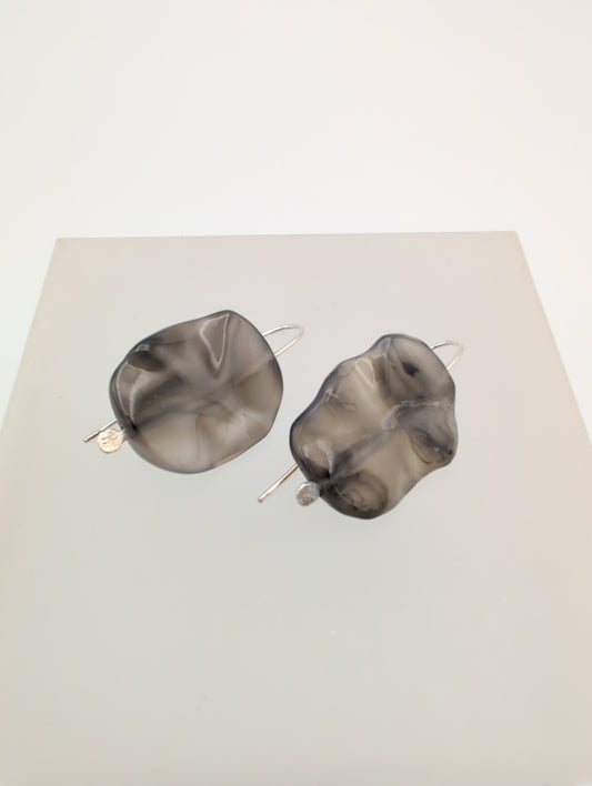 Wavy agate earring