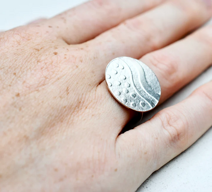 Silver 'meander' disc ring