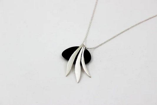 'Flow' silver necklace