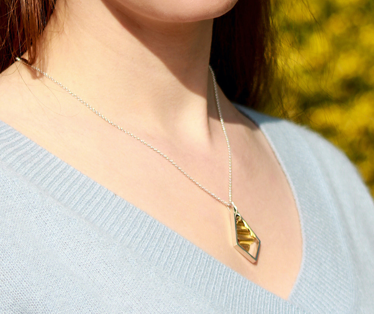 Geo Diamond-shape pendant