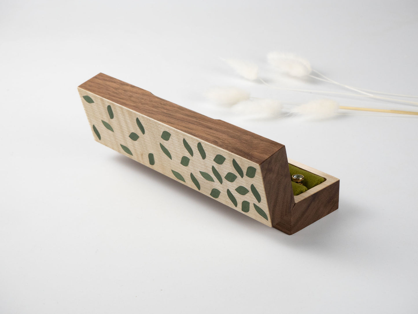 Summer Leaf Ring Holder