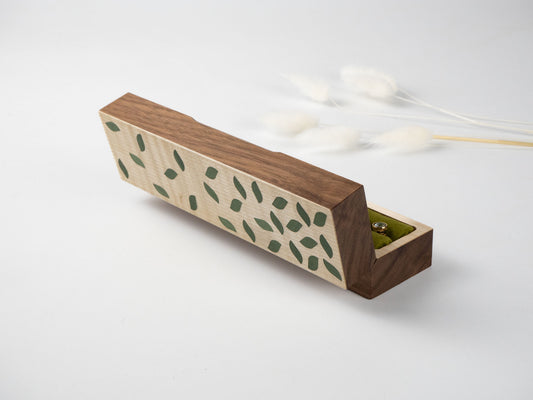 Summer Leaf Ring Holder