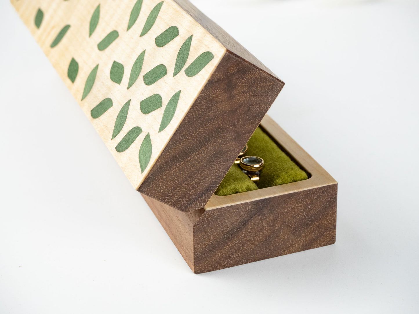 Summer Leaf Ring Holder
