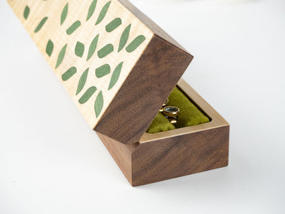 Summer Leaf Ring Holder