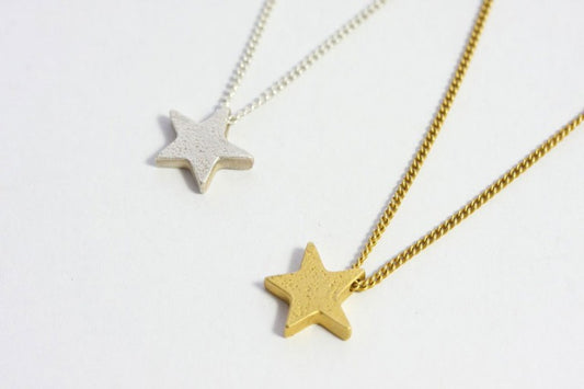 Silver mini star necklace