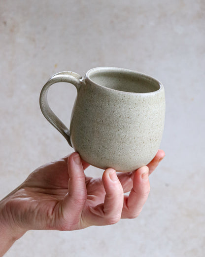 Stoneware 'curve' mug