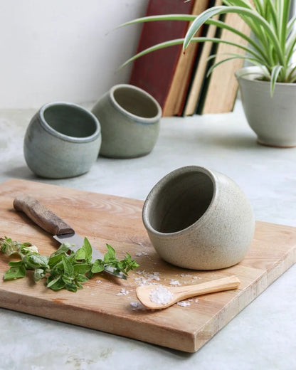 Stoneware salt pig