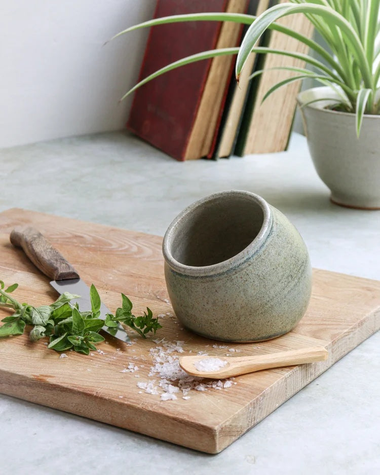 Stoneware salt pig