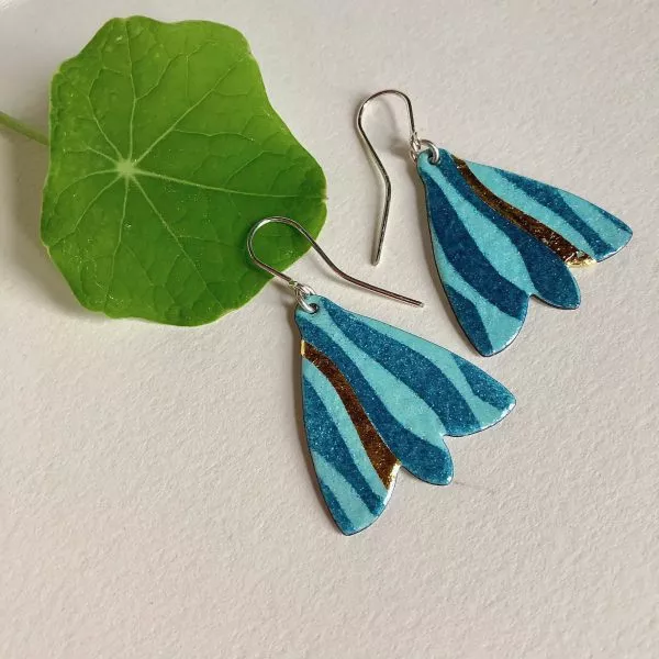 Enamel moth/fuchsia earrings - blue