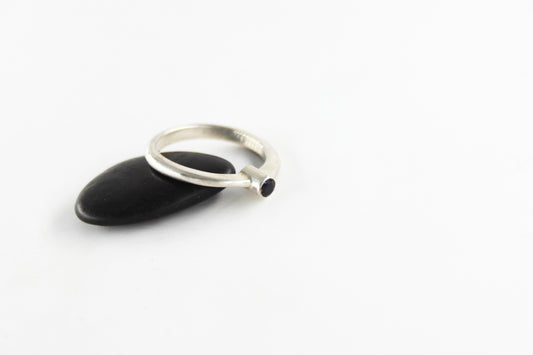 Sapphire 'rise' ring