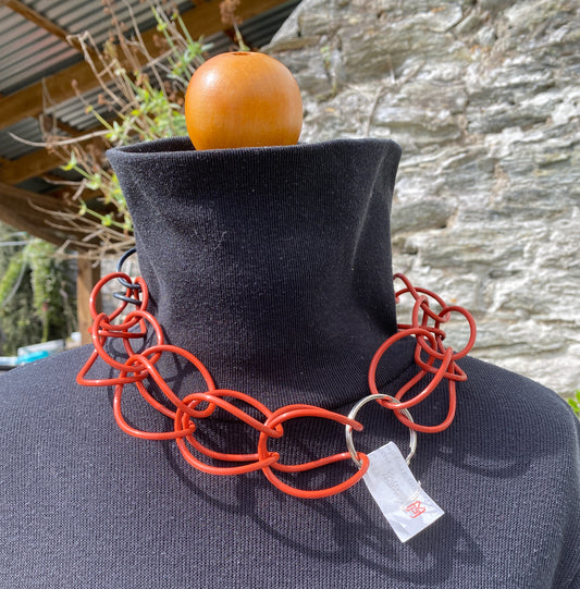 Russet and Black Link Neklis