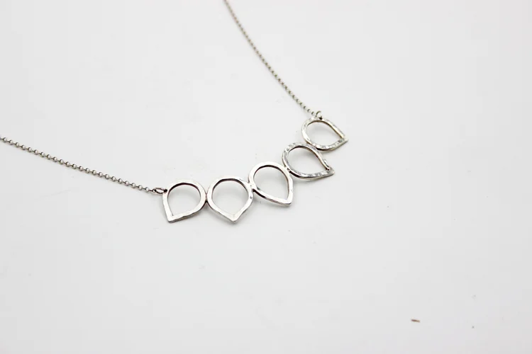 Quint teardrop silver necklace