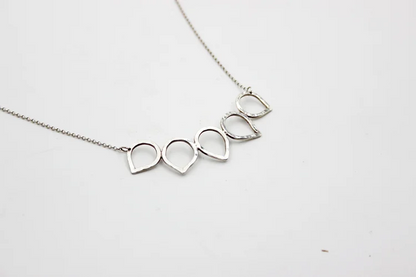 Quint teardrop silver necklace