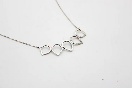 Quint teardrop silver necklace