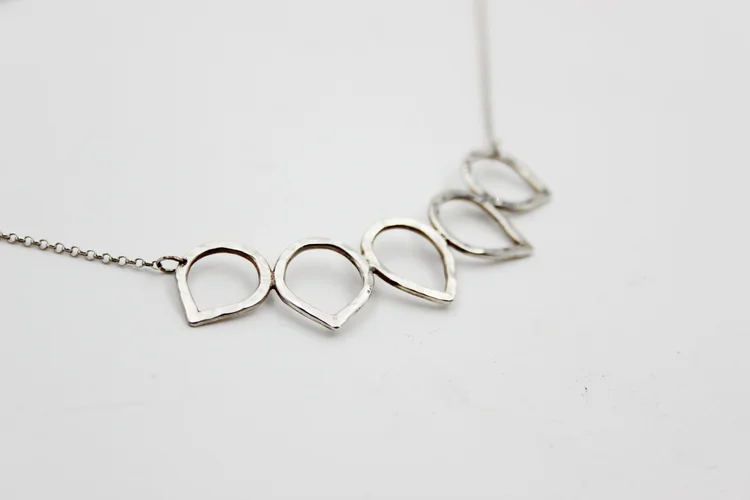 Quint teardrop silver necklace