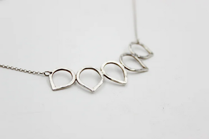 Quint teardrop silver necklace