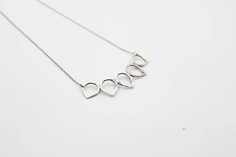 Quint teardrop silver necklace