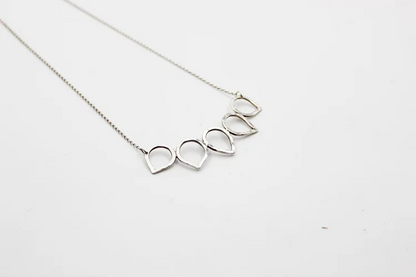 Quint teardrop silver necklace