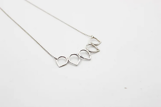 Quint teardrop silver necklace