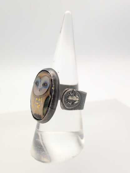 Enamel owl ring with emerald