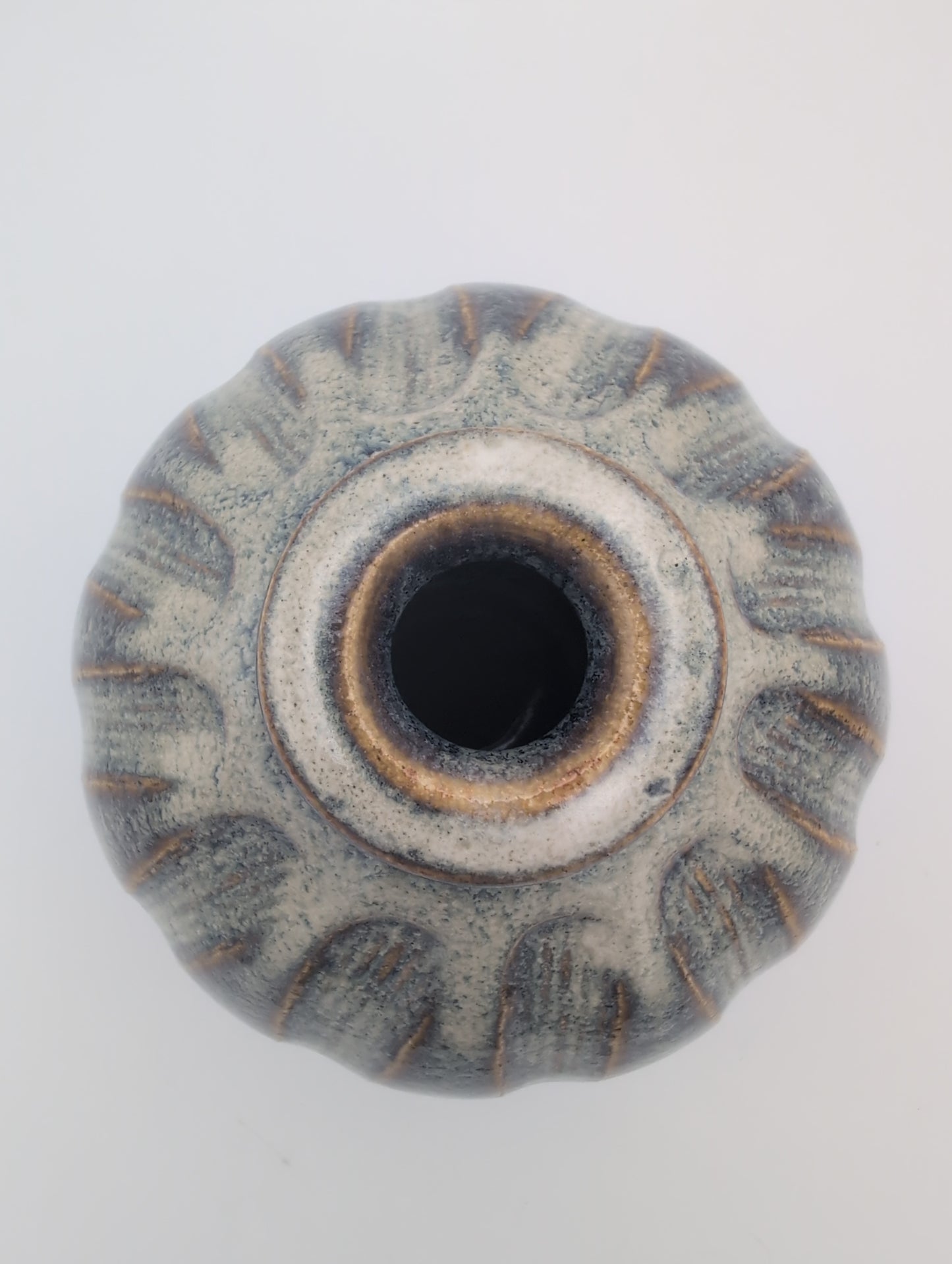 Round fluted bottle