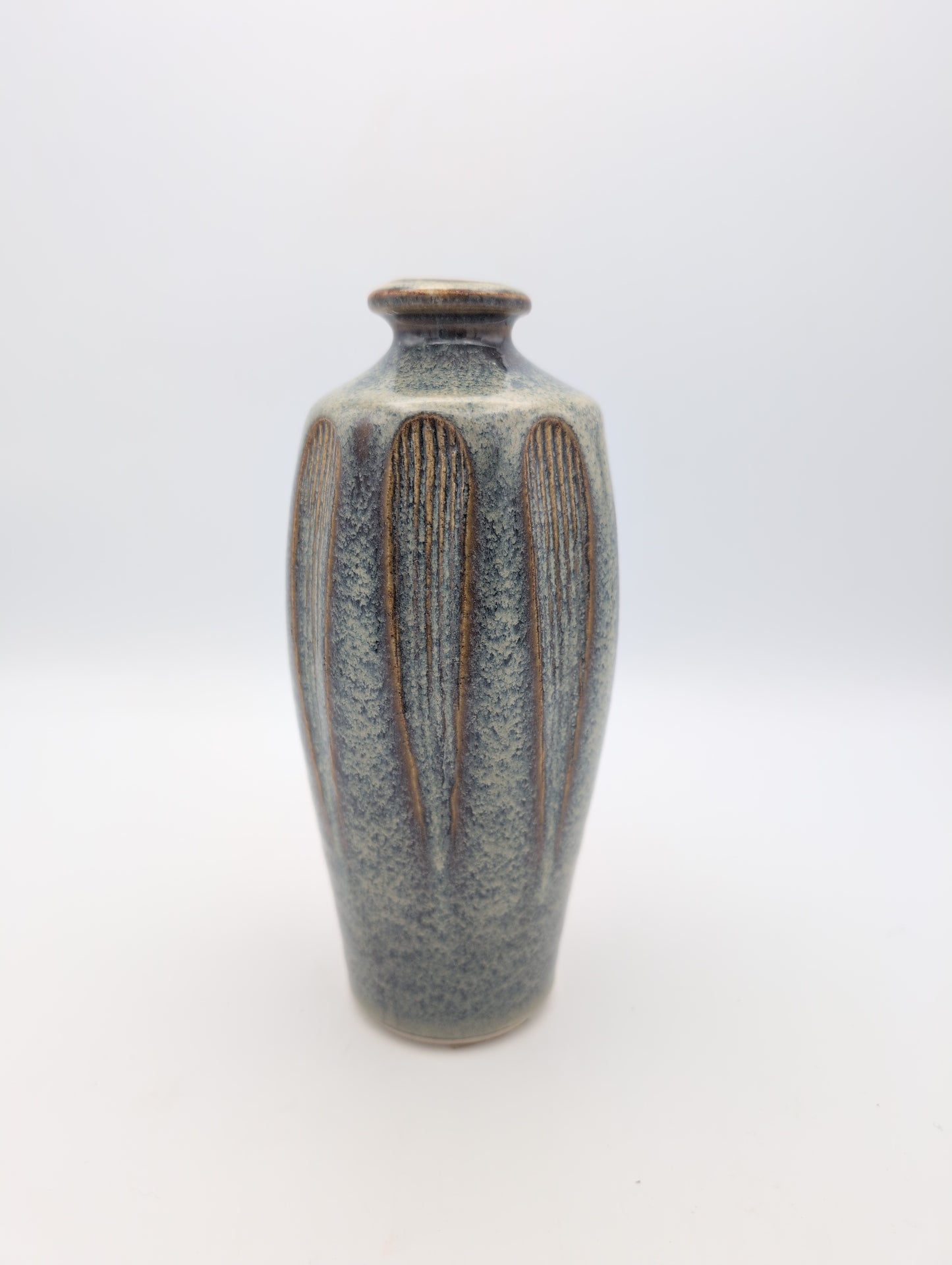 Straight fluted bottle