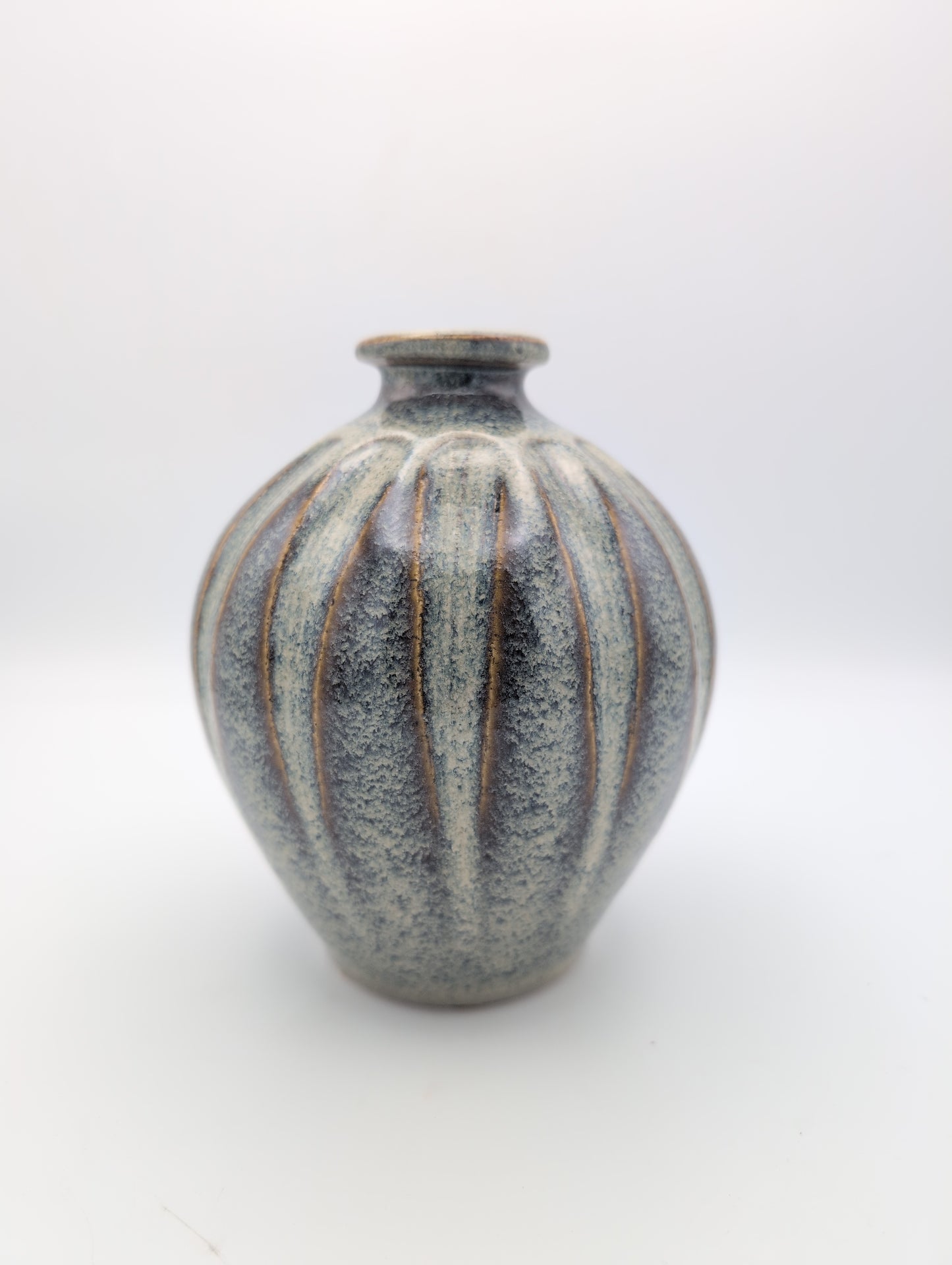 Round fluted bottle