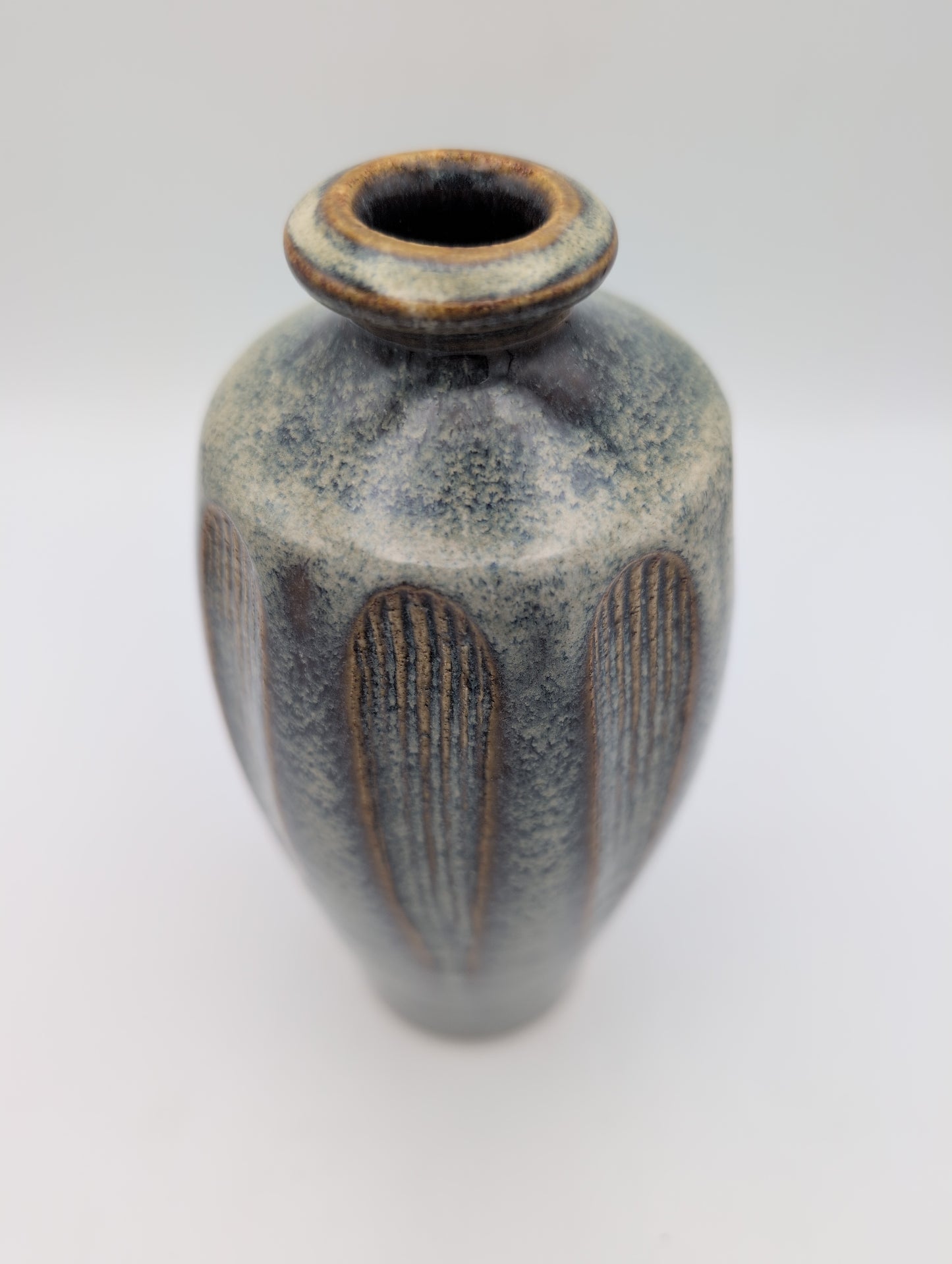 Straight fluted bottle