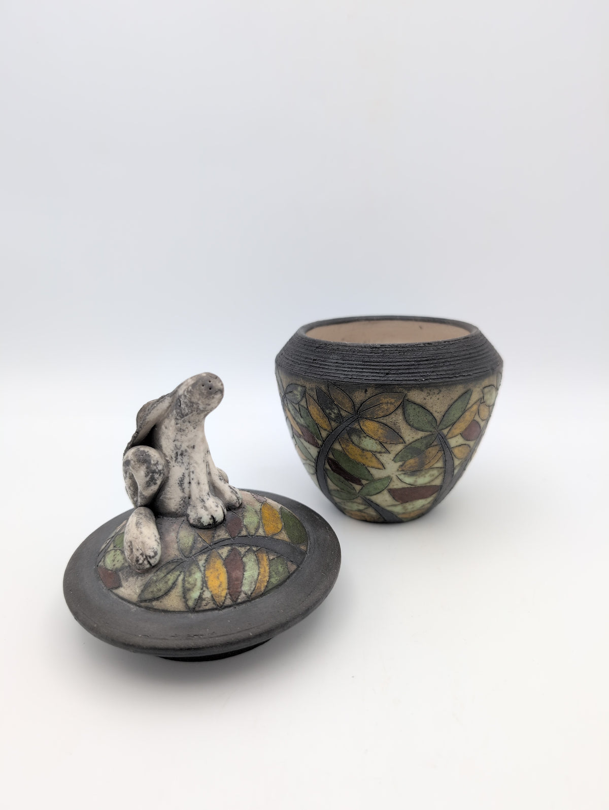 Lidded hare pot