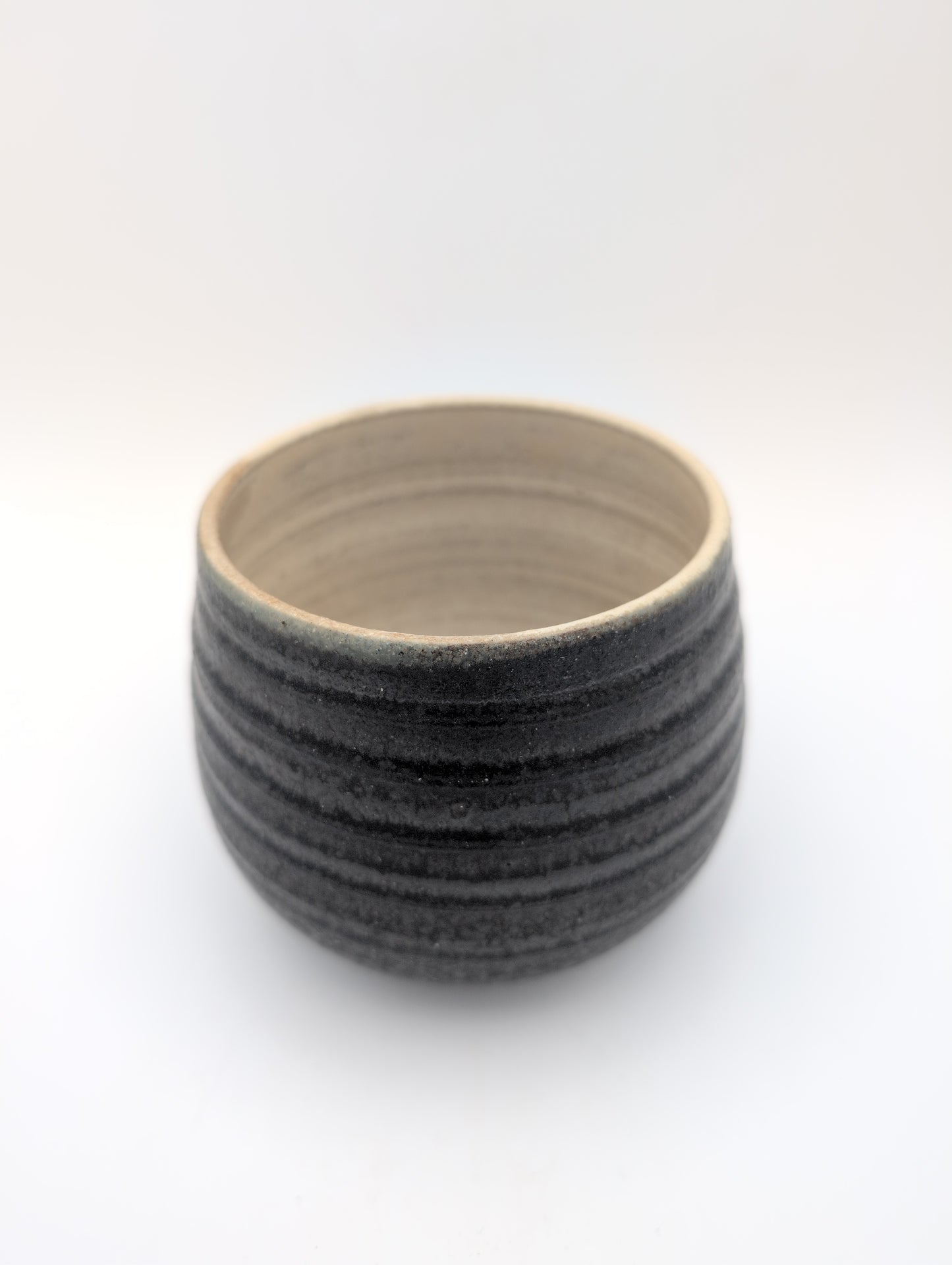 Stoneware round tea bowl