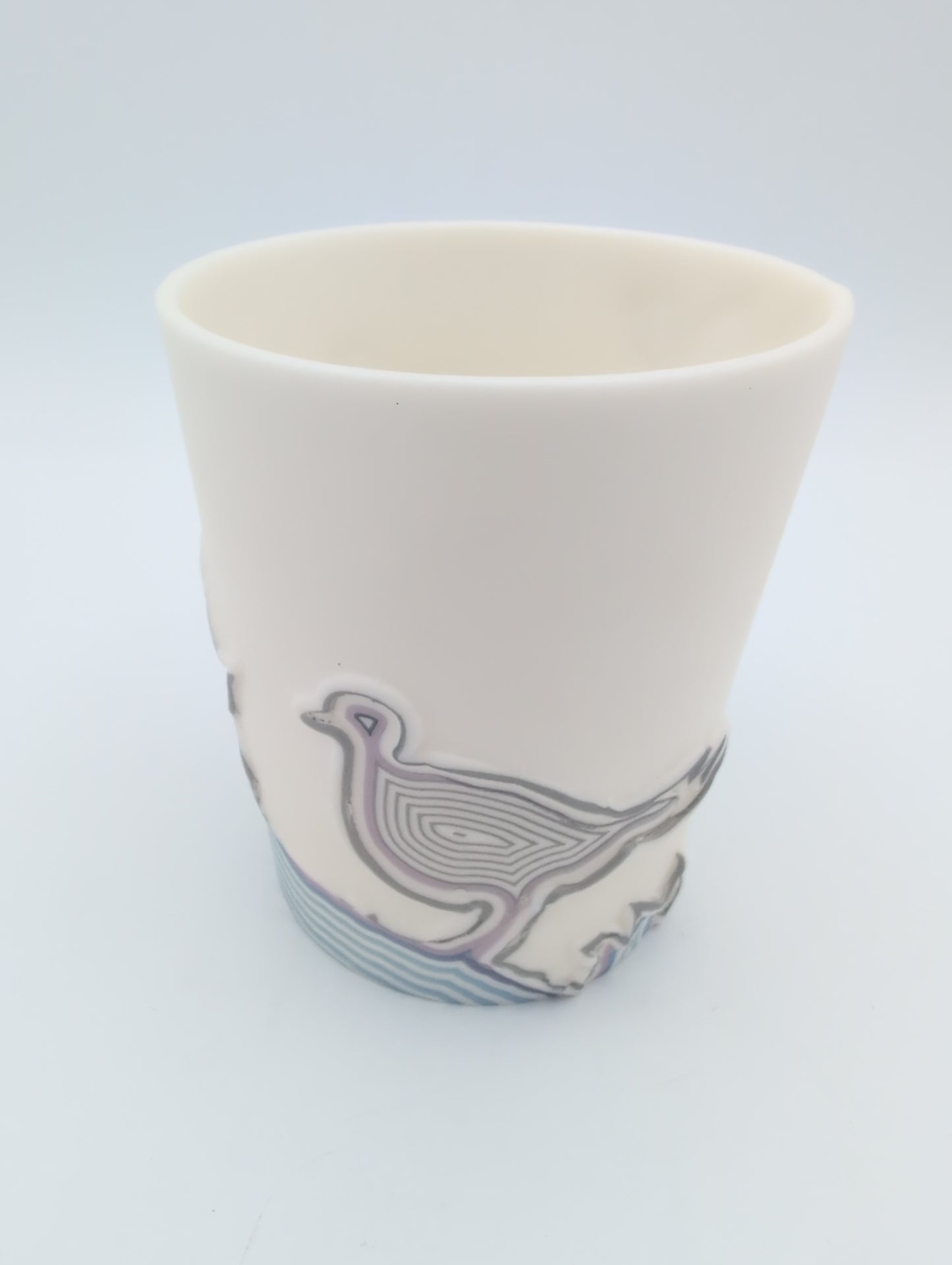 Porcelain beaker coloured lines bird