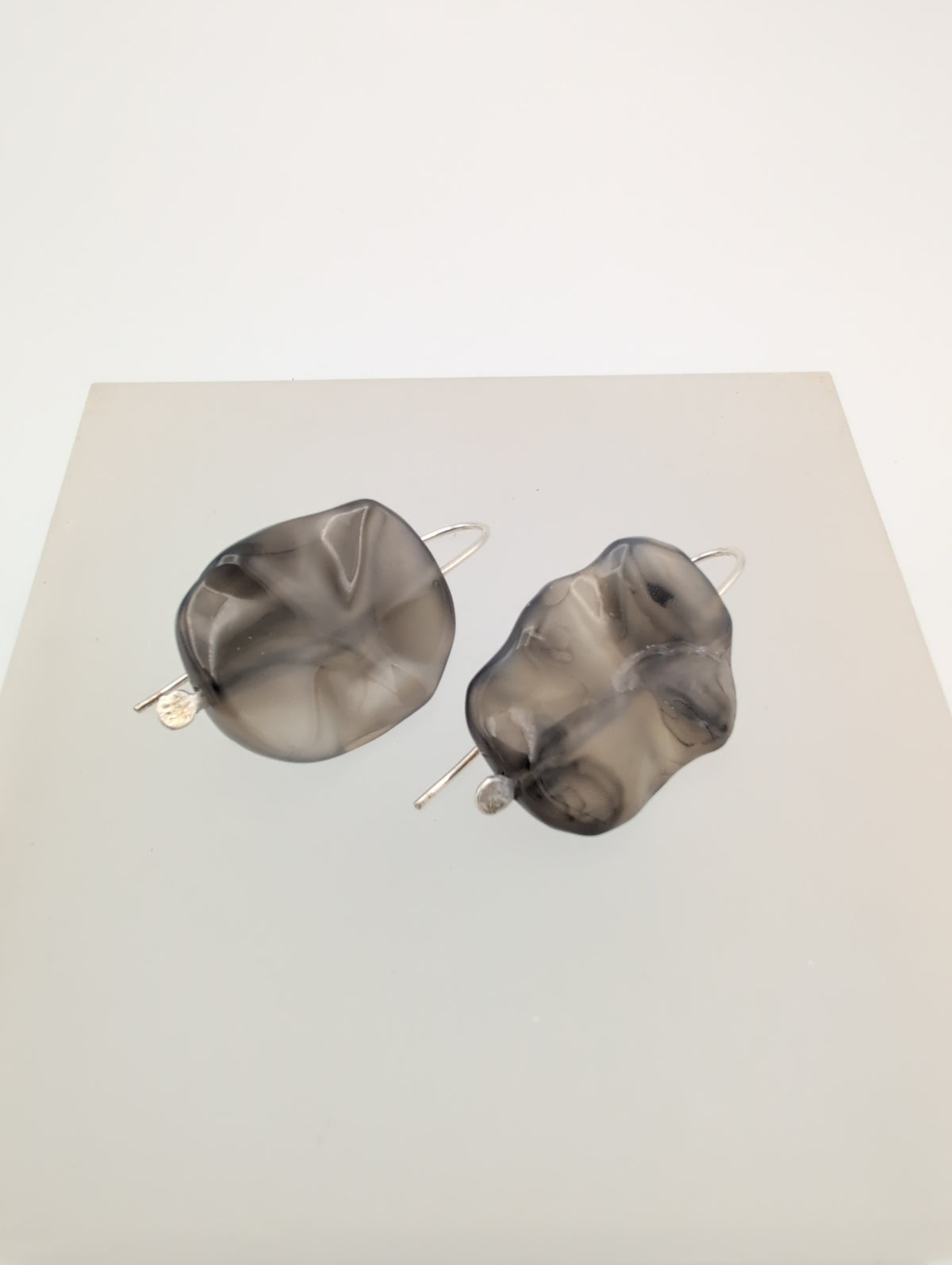 Wavy agate earring