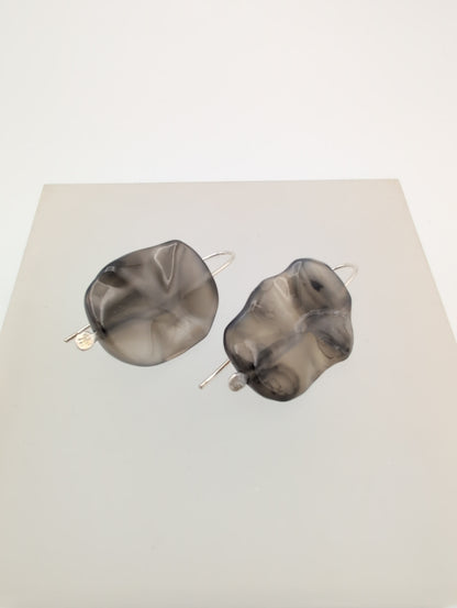 Wavy agate earring