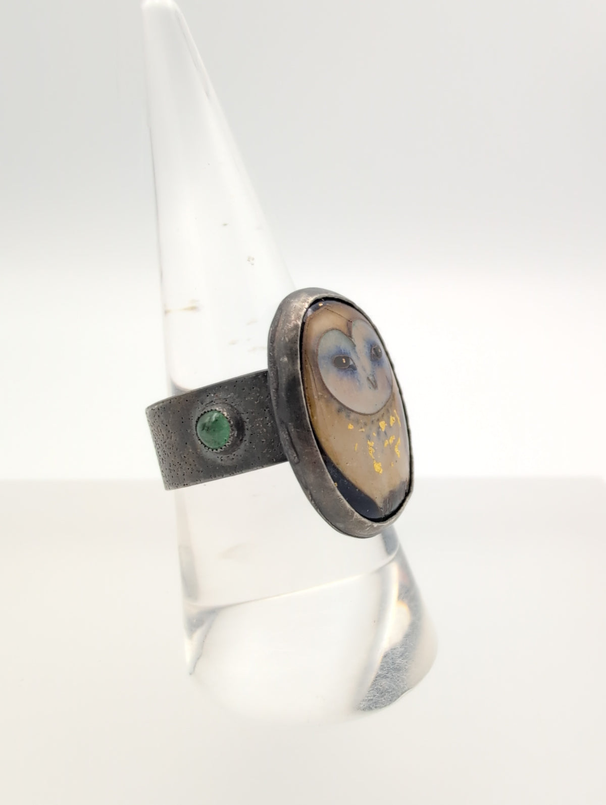 Enamel owl ring with emerald