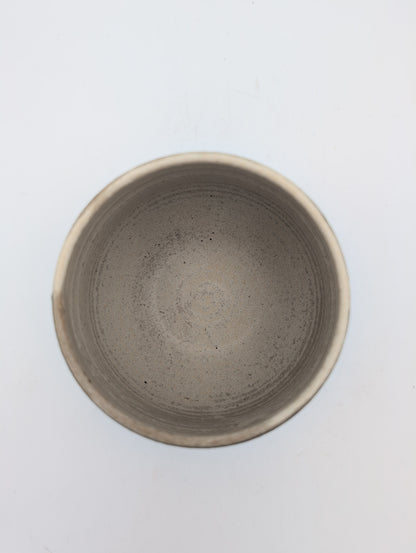 Stoneware round tea bowl