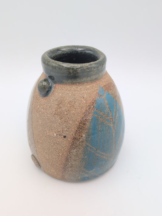 Rounded Grasshopper Vase