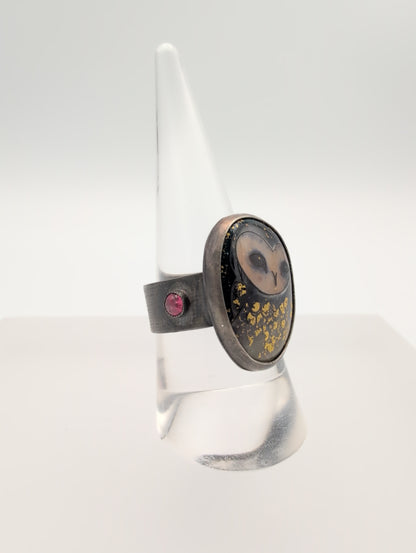 Enamel owl ring with spinel